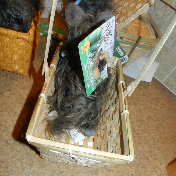 The Wizard of Oz Dorothy's Toto in a Basket 🆕FAST😮💨⚡🚚 - Picture 6 of 15